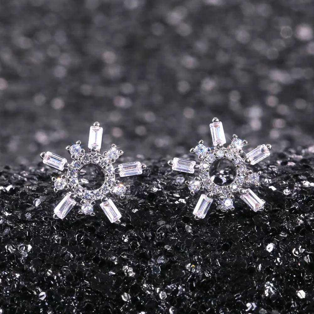 ✨Silver Star Studs✨ - Picture 2 of 7
